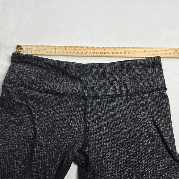 Lululemon Crop Capri Leggings Size 10 Stretch Yoga Adult Stretch - Picture 6 of 6